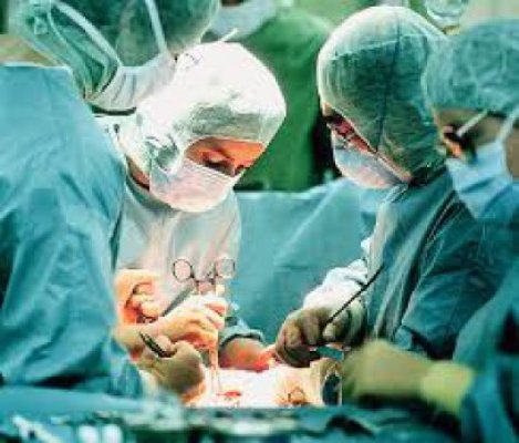 Un medic a furat heorina din stomacul unui pacient